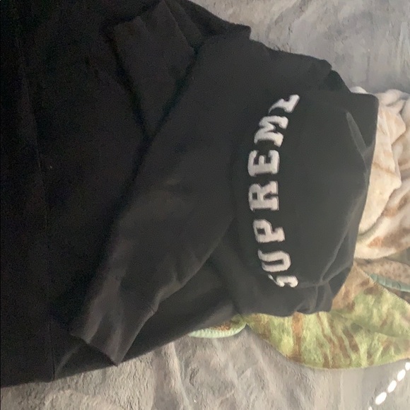 Supreme Hoodie - Picture 2 of 4